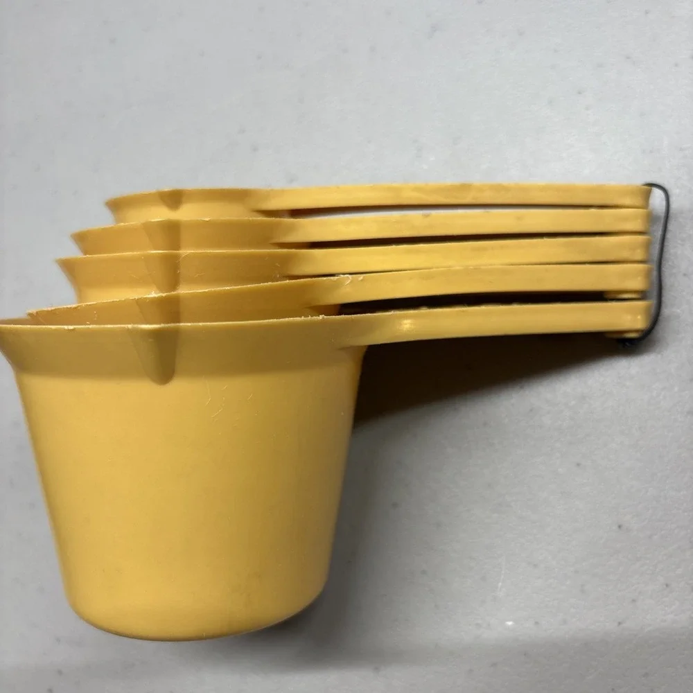 VTG Foley Measuring Cups 5 Piece Set Harvest Gold Nesting 1/8, 1/4, 1/3, 1/2, 1